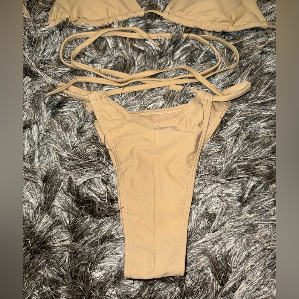 MATTE Collection Triangle Bikini Set - Picture 2 of 4